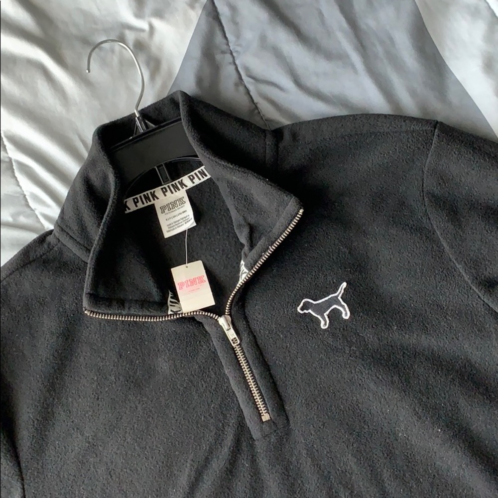 I’m selling a BRAND NEW black PINK pullover!